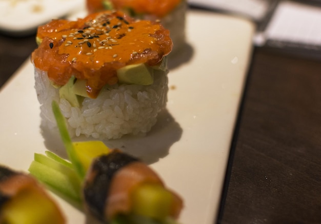 Sushi japonés de mariscos