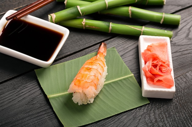 Sushi japonés tradicional