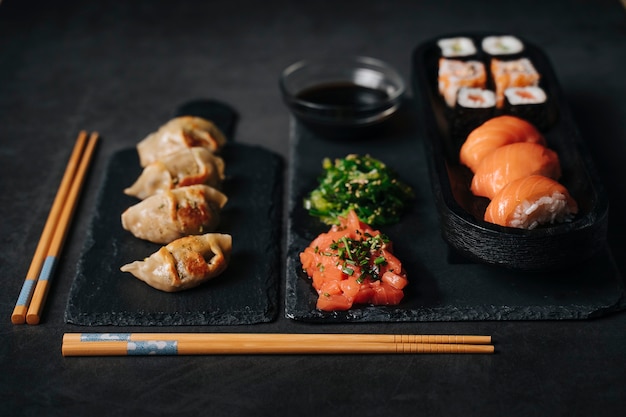 Sushi japonês. Vista do topo.