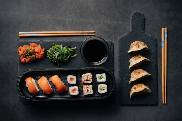 Sushi japonês. Vista do topo.