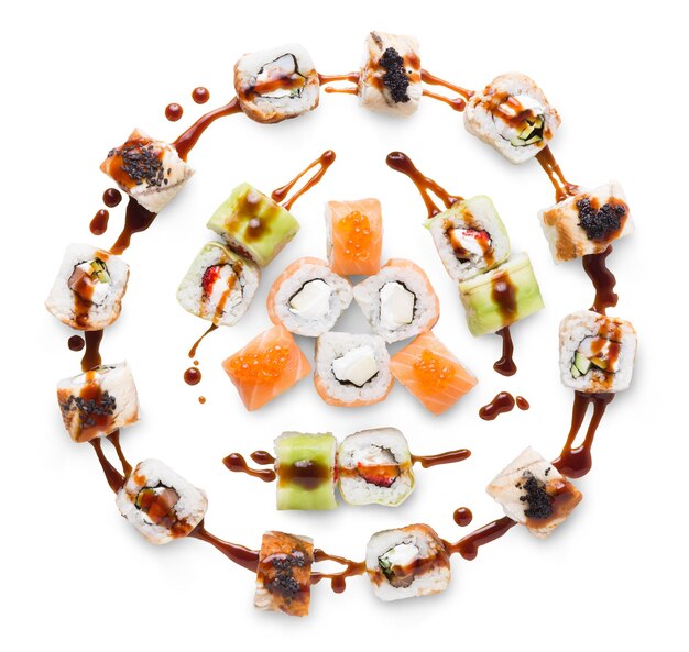 Sushi maki, unagi, california roll conjunto de pratos de grande festa isolado no fundo branco, vista superior. Delivery de comida japonesa