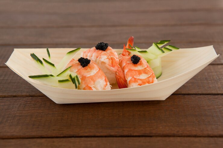Foto sushi nigiri três servido no prato de barco de madeira