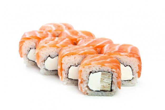 Sushi roll isolado no branco