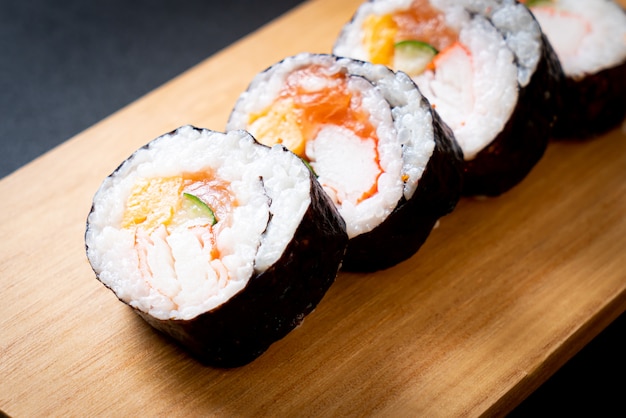 Sushi Roll Maki mischen