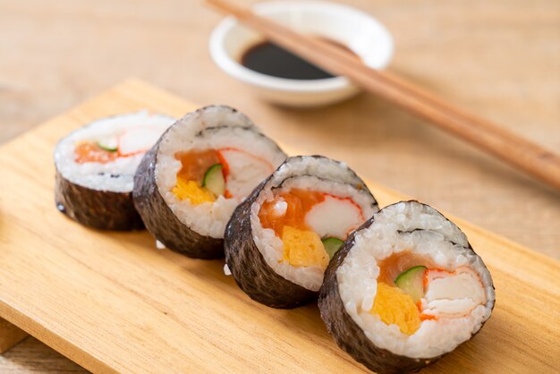 Sushi Roll Maki mischen