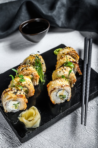 Sushi roll, Maki sushi com enguia defumada e pepino