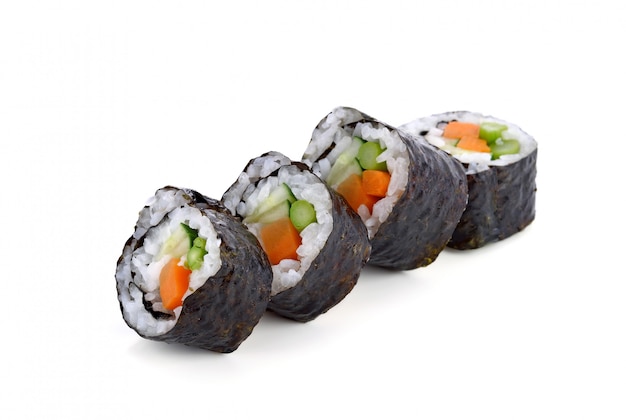 Sushi-Rolle mit Gemüse isoliert