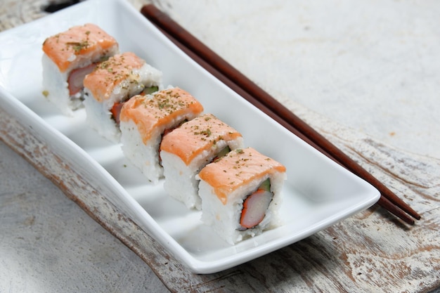 sushi rolos de sushi japonês