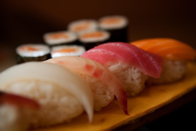 Sushi sabroso en restaurante japonés