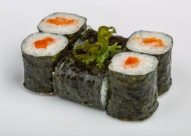 Sushi con salmón