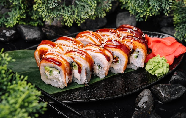 Sushi Set Canada Roll mit Lachs