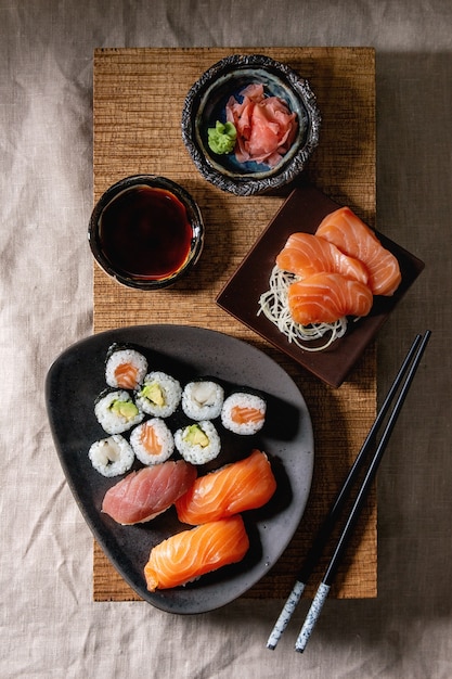 Sushi Set Nigiri und Sushirollen