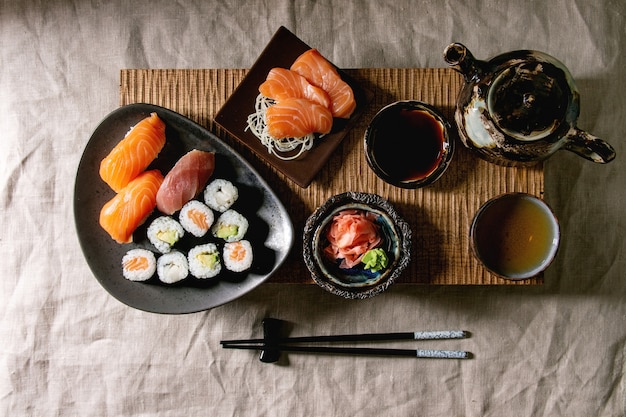 Sushi Set Nigiri und Sushirollen