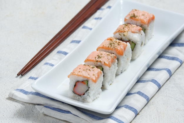 sushirollos de sushi japoneses