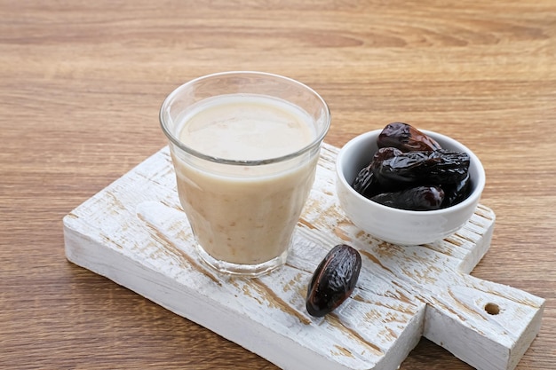 Susu Kurma ou suco de tâmaras feito de leite e frutas de palmeira