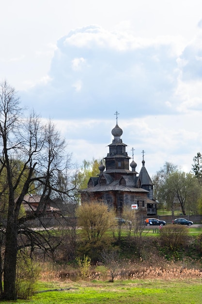 Suzdal Rusia 25 de abril de 2023 Museo al aire libre de arquitectura de madera