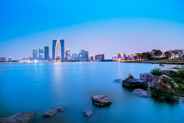 Suzhou jinji lake e paisagem arquitetônica nightscape