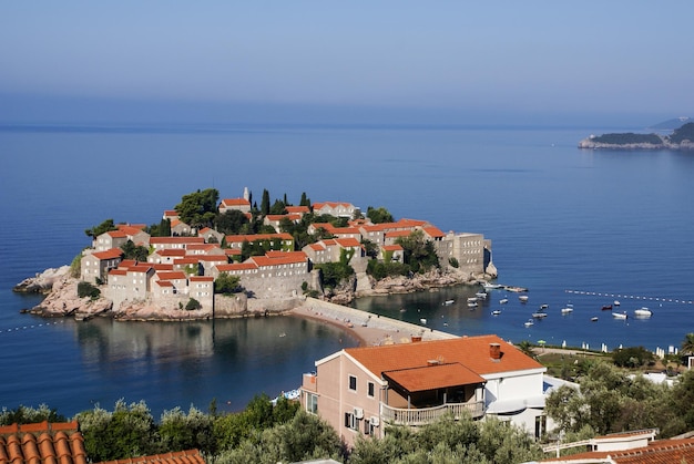 Foto sveti stefan es un islote cerca de budva en montenegro