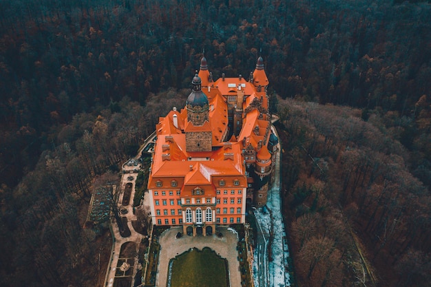 Swidnica Polonia 29 de enero de 2020 Majestuoso castillo de ksiaz en Polonia durante el otoño frío vista superior