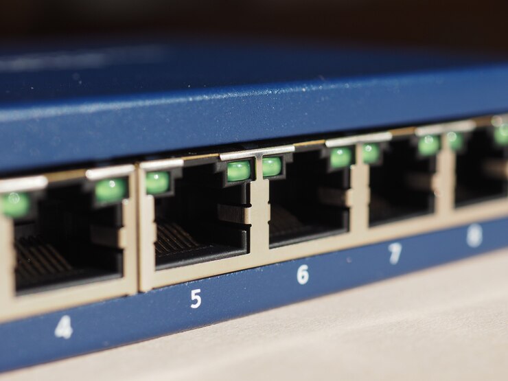 Foto switch de roteador de modem com portas de plugue ethernet rj45