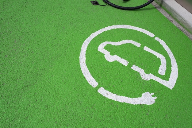 Foto symbol für ladestation für elektroautos in spanien