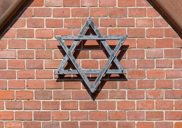 Symbolisches Detail eines jüdischen Friedhofs
