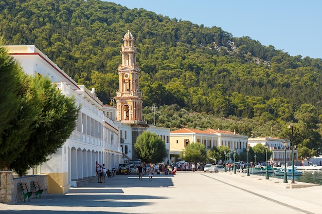 SYMI GRECIA Septiembre 62015 Vista del Monasterio del Arcángel Miguel Panormitis en la pintoresca isla de Symi Dodecaneso Grecia