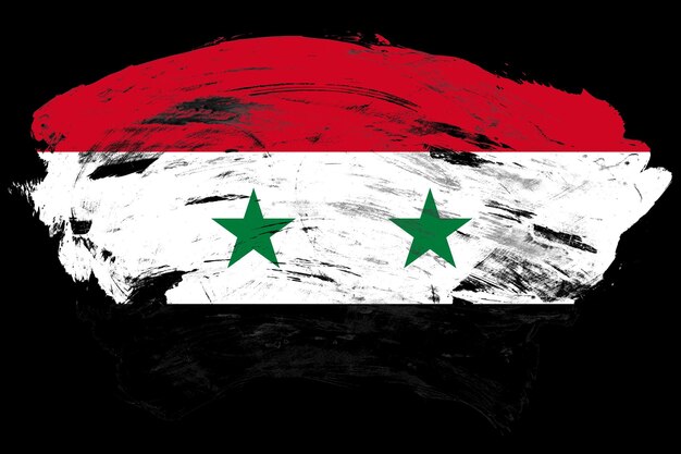 Syrien-Flagge auf beunruhigtem schwarzem Pinselstrichhintergrund