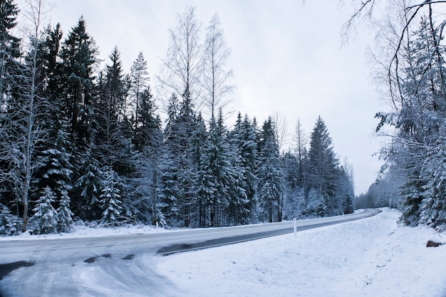 Szenische Ansicht der Straßenbedeckung im Schnee