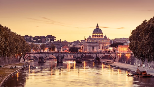 Foto szenische nachtansicht von rom und von vatikan