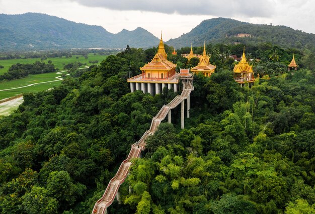 Ta pa Pagoda und ein Riesen