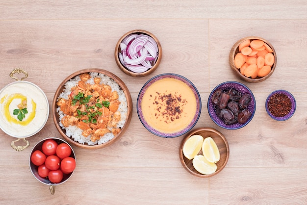 Tabela de alimentos iftar. refeição noturna para o ramadã. cozinha árabe