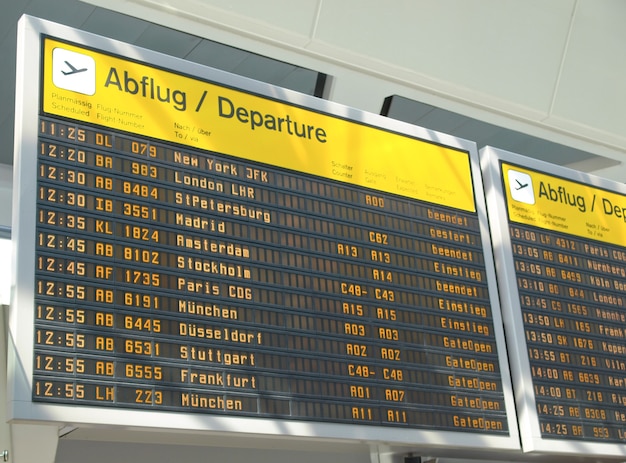 Tabela de horários dos aviões no aeroporto