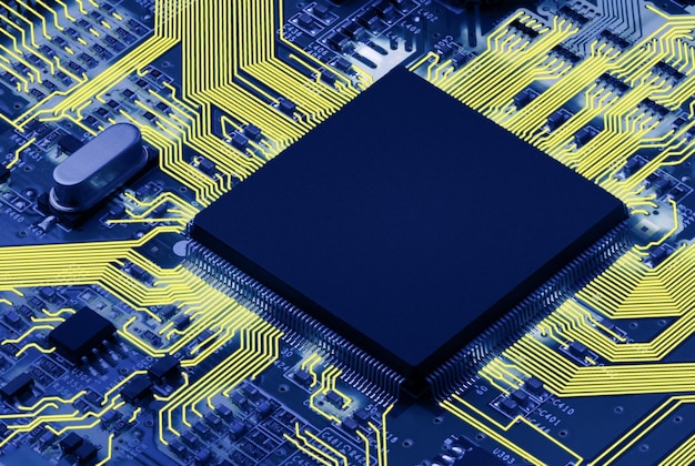 Tabla de circuitos electrónicos con procesador