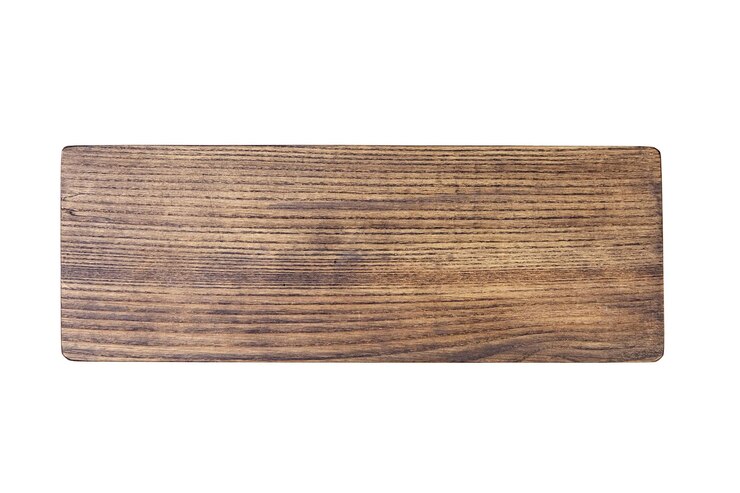Tabla de cortar o servir madera aislada en la vista superior de fondo blanco