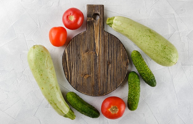 Tabla de cortar con verduras