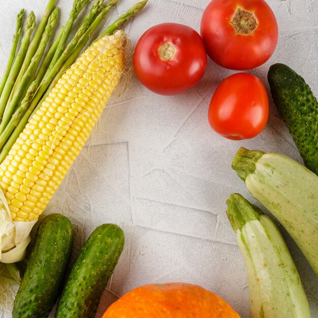 Tabla de cortar con verduras