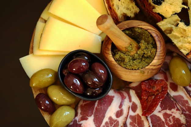 Tabla italiana Queso Jamón Aceitunas Pan italiano