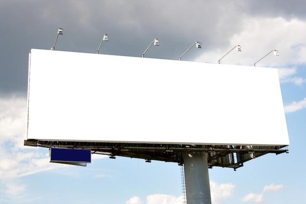 Tabla publicitaria en blanco