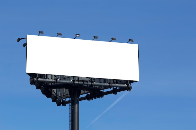 Tabla publicitaria en blanco