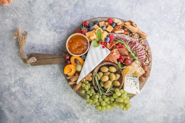 Tabla de quesos Surtido de sabrosos aperitivos o antipasti