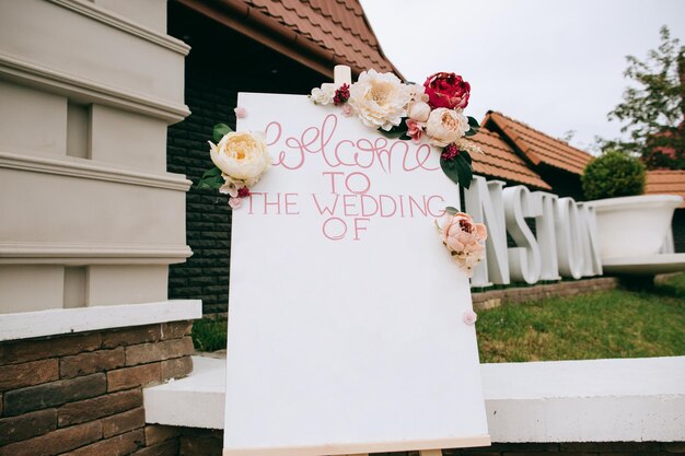 Foto tablero de boda decoración de boda hecha a mano tablero de flores magnífico restaurante blanco para la celebración de la boda