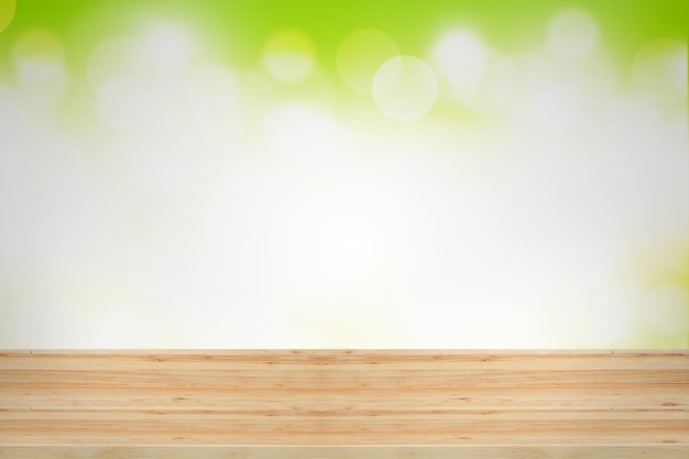 Tablero de madera con fondo borroso verde.