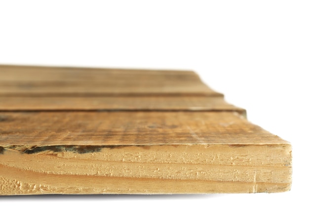 Tablero de madera vieja aislado en blanco