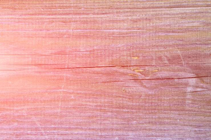 Foto tablero de pino viejo con grietas, fondo rosa entonado