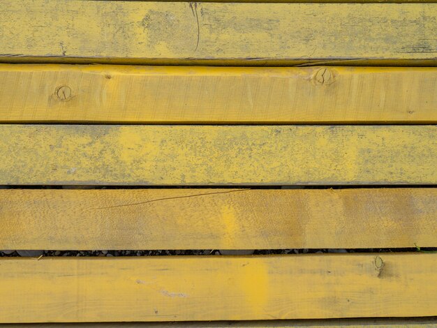 Tableros pintados de amarillo Fondo de madera Pared de material natural Superficie desgastada