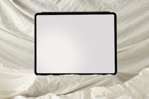 Tablet-Minimal-Anzeige mit Blatt