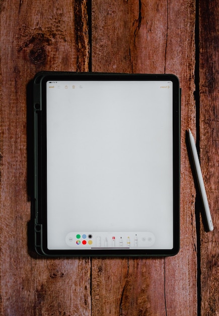 Tablet mit weißem Bildschirmmodell