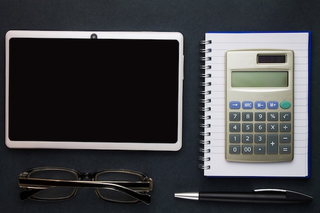 Tableta con cuaderno.