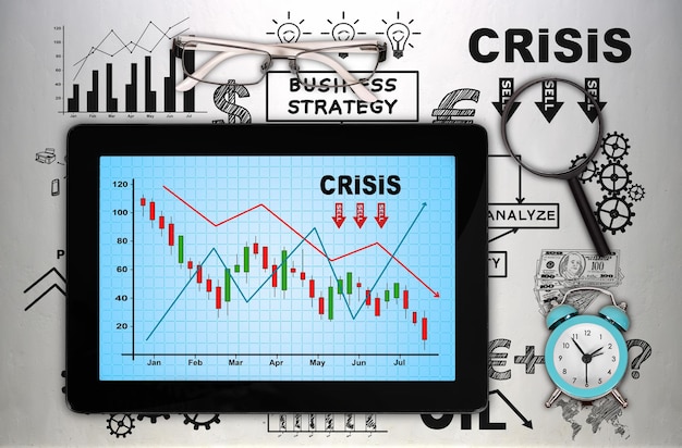 Tableta digital con gráfico de crisis